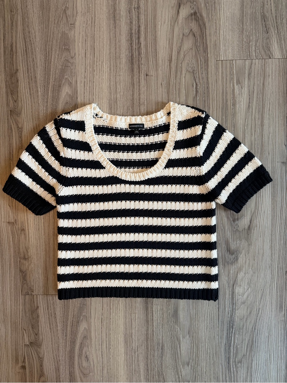 Minnie Rose Black & White Striped Short Sleeve Knit Top w/ Scoop Neckline, Sz L